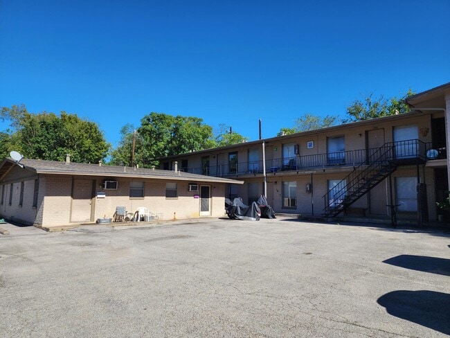 Building Photo - 5307 Link Ave