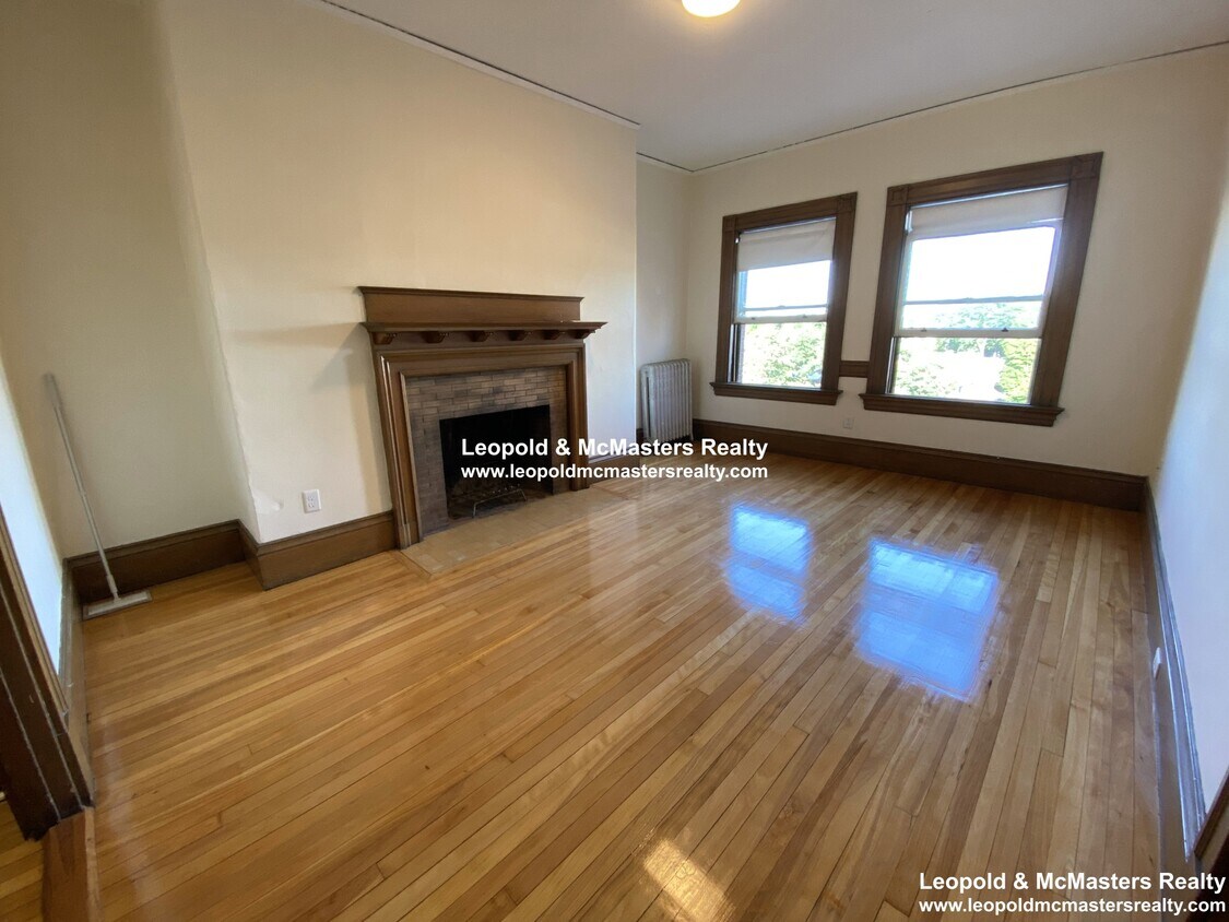 Primary Photo - 2 Ware St