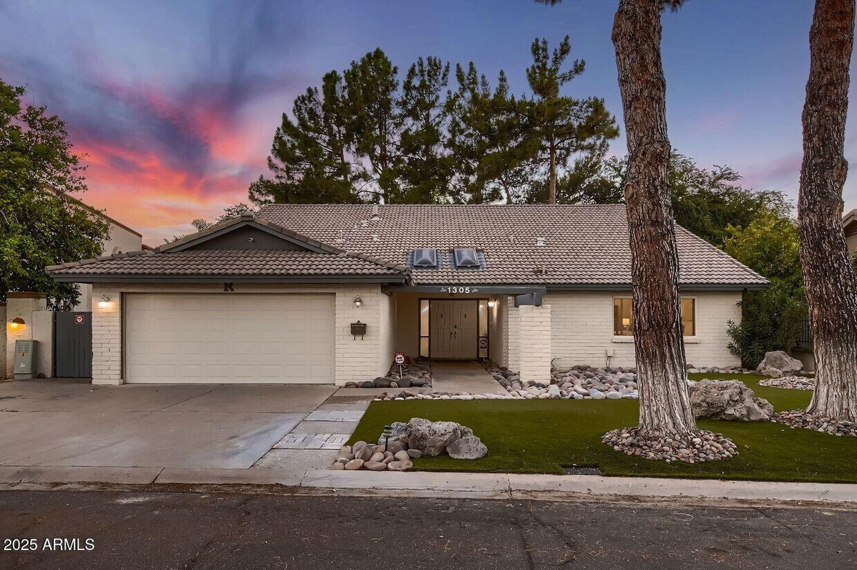 Foto principal - 1305 E Steamboat Bend Dr