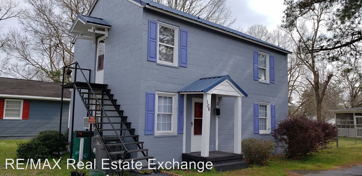 Primary Photo - 104 Charles St