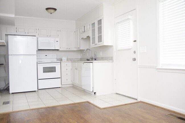 Foto del edificio - 813 Linbard Ln