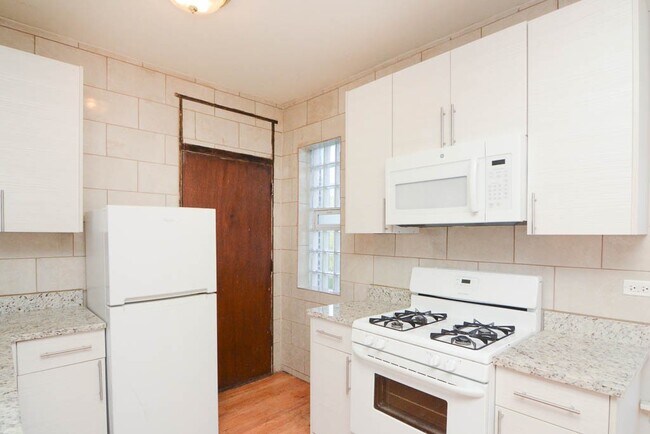 Building Photo - 4115 N Paulina St