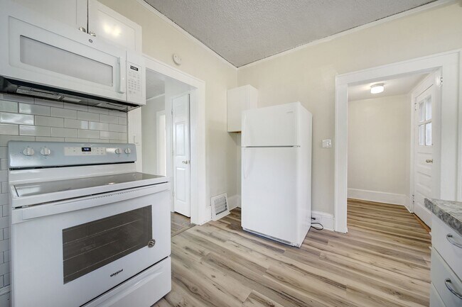 Foto del edificio - Lovely Two Story, 3 Bedrooms, 2 Bath Home