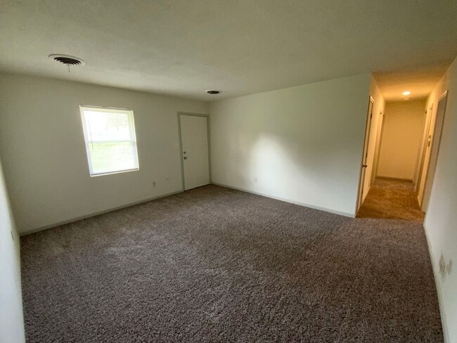 Building Photo - 1630 W Amos Dr