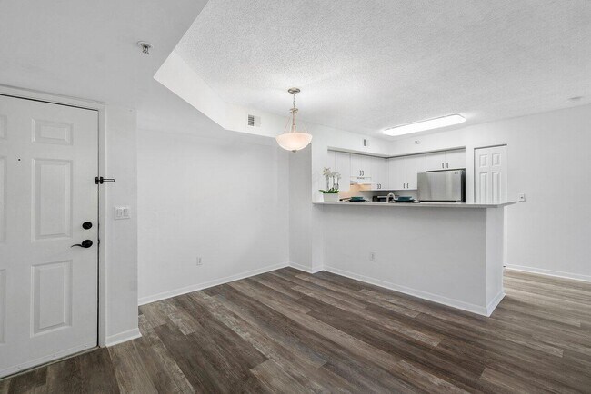 Building Photo - 135 Yacht Club Way