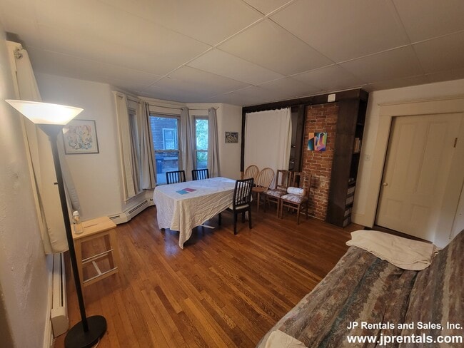 Building Photo - 148 Allston St