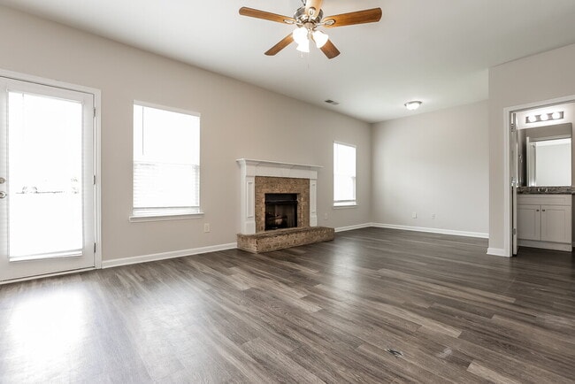 Building Photo - 326 Crescent Woode Dr