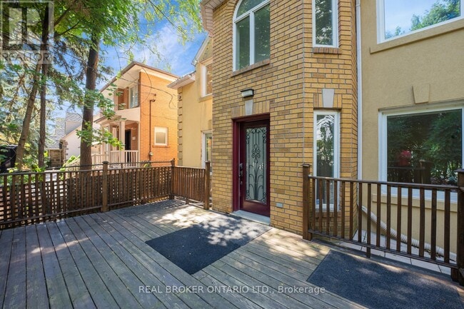 Building Photo - 256 The Kingsway