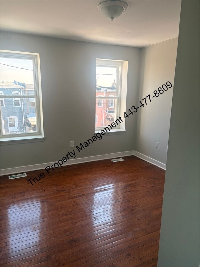 Building Photo - Spacious 3 Bedroom, 1.5 Bath Home in East Baltimore