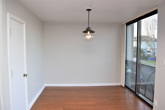 Foto del edificio - Stadium District Condo with Views of Comme...