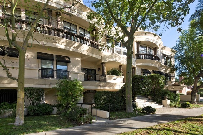 Building Photo - 4320 Laurel Canyon Blvd