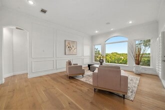 Building Photo - 9604 Big View Dr