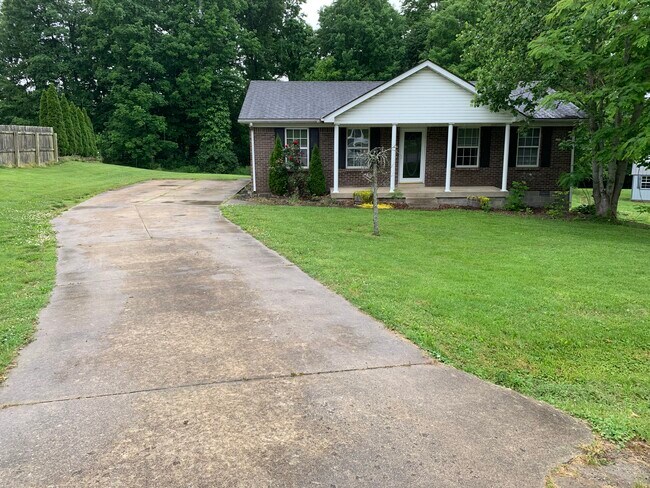 Building Photo - 125 Pinehurst Dr