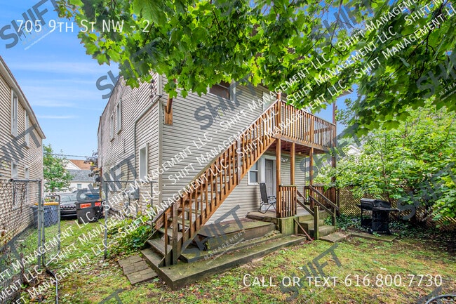 Foto del edificio - 705 9th St NW