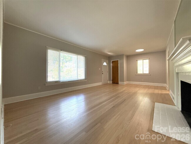 Foto del edificio - 932 Hickory Nut St
