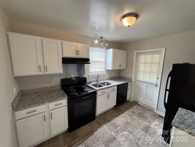 Foto del edificio - 2116 Finchley Dr