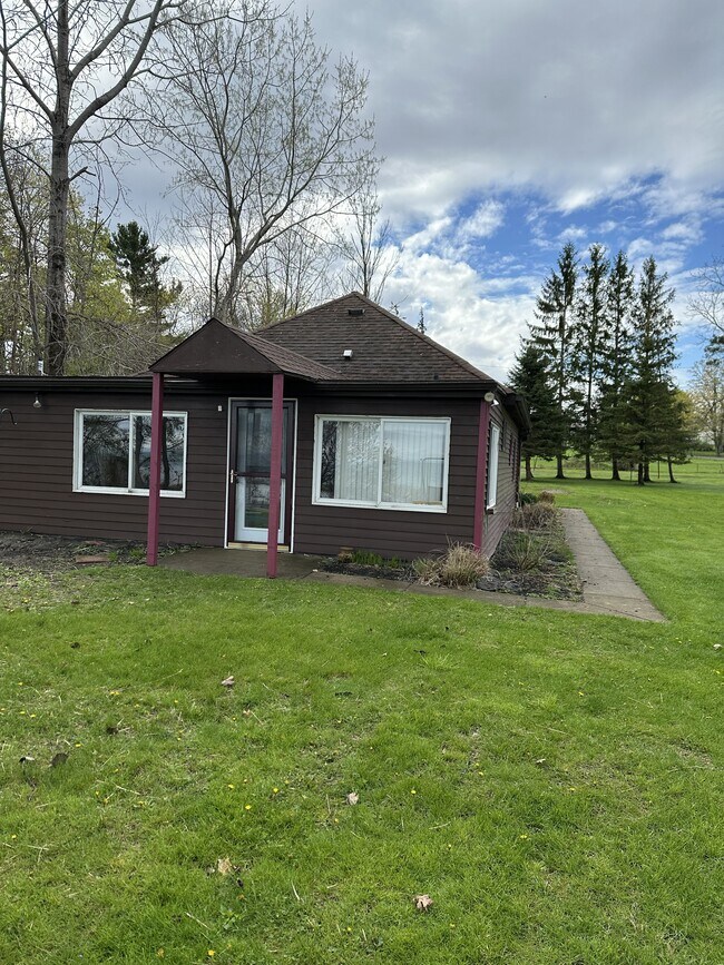 Foto del edificio - 7420 Lake Crest Dr