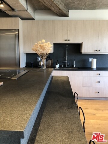 Foto del edificio - 818 N Doheny Dr