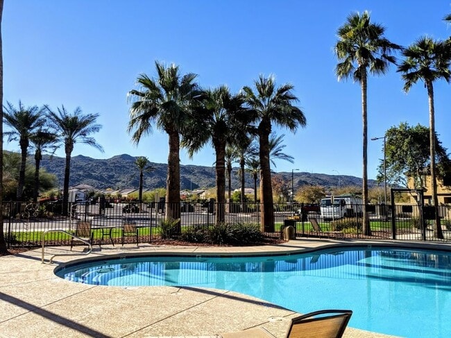 Building Photo - 2813 E Dunbar Dr