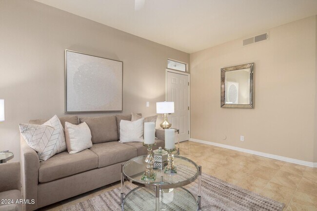 Building Photo - 11375 E Sahuaro Dr