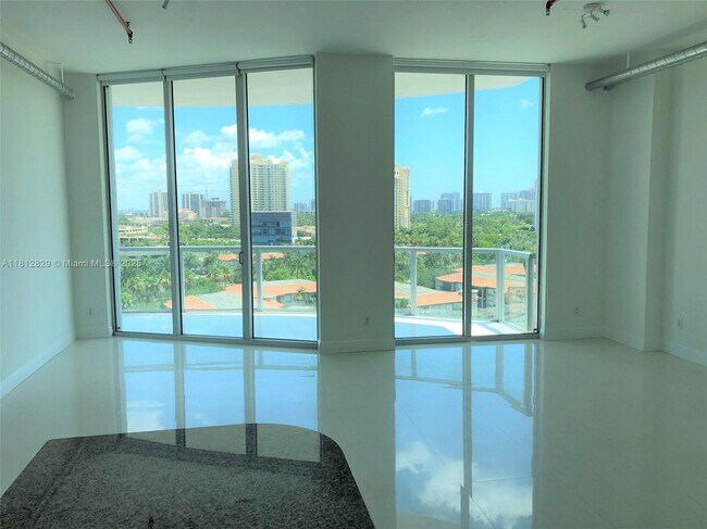 Foto del edificio - 3029 NE 188th St