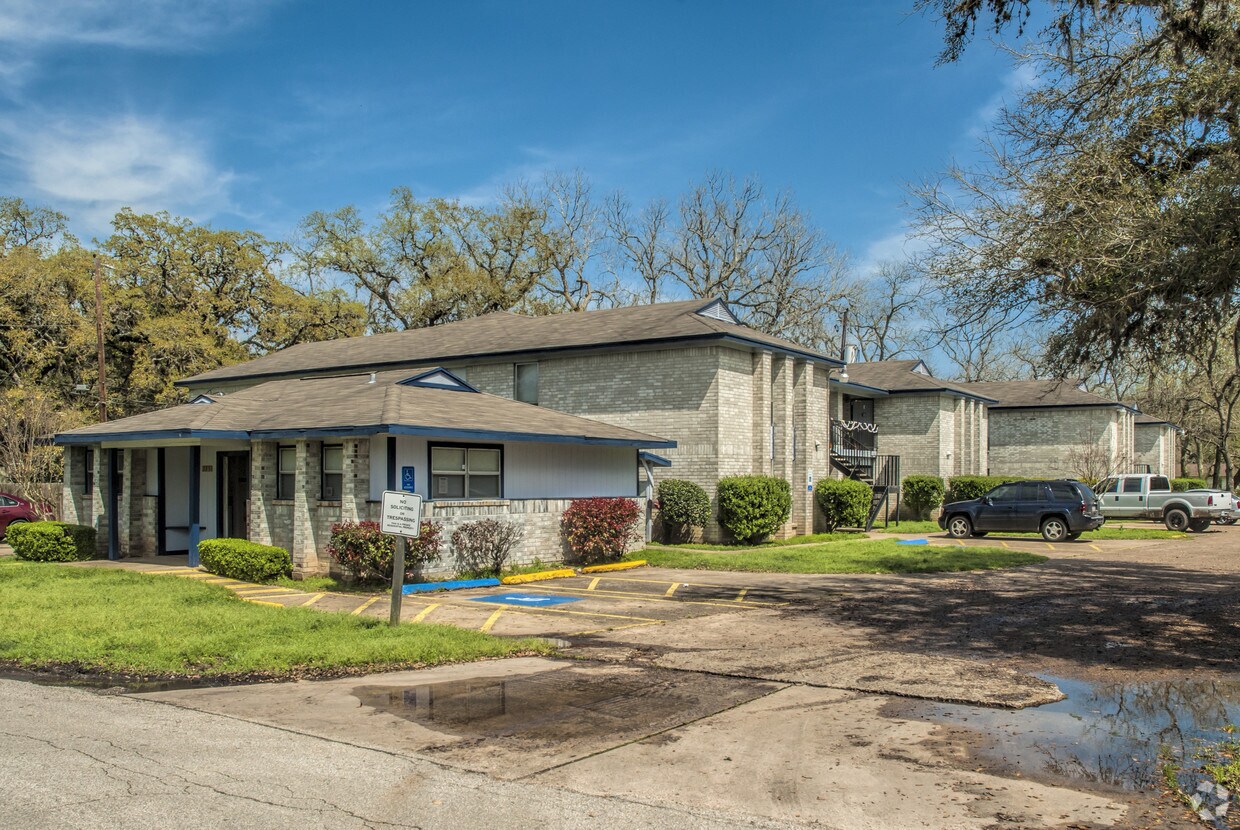 The Oaks of West Columbia Apartments West Columbia, TX