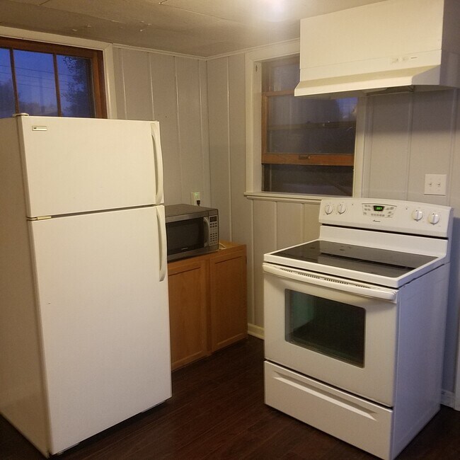 Fridge and stove - 535 SE South St