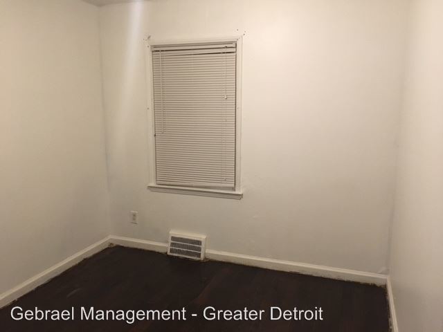 Foto del edificio - 19140-19144 Moross Rd