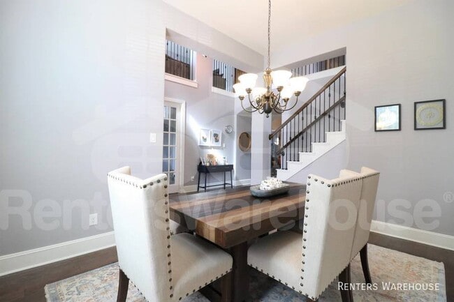 Foto del edificio - Stunning 5 bedroom 4 baths in ideal locati...