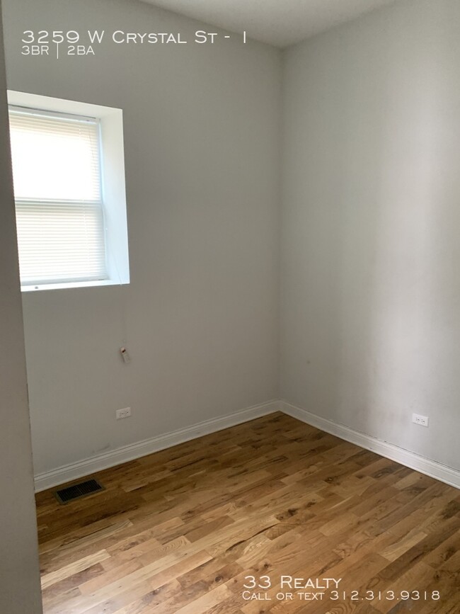 Building Photo - Updated 3 Bedroom / 2 Bathroom - NO DEPOSIT -