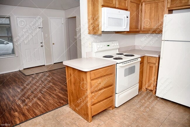 Building Photo - 3 br, 2 bath Duplex - 101 Stewart Bend Ct B B