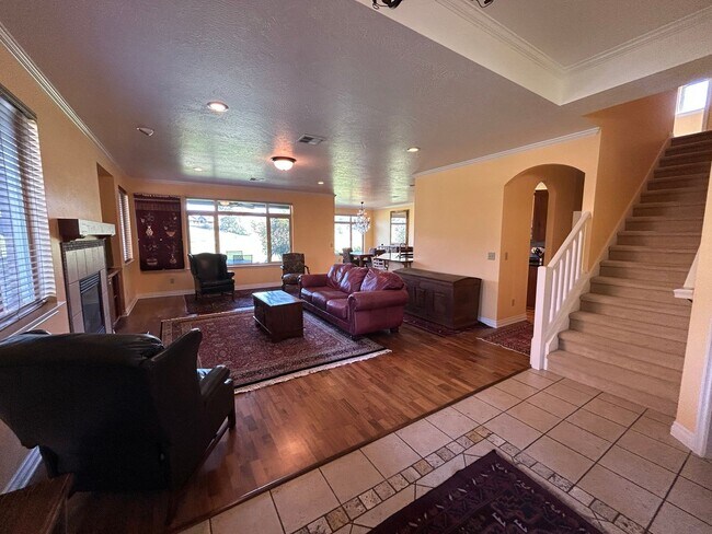 Foto del edificio - Gorgeous 4 Bedroom in Desirable East Missoula!