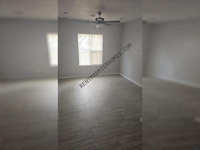Foto principal - 22727 Hawkwood Dr