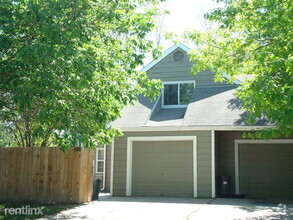 Building Photo - 2311 Lowell Dr