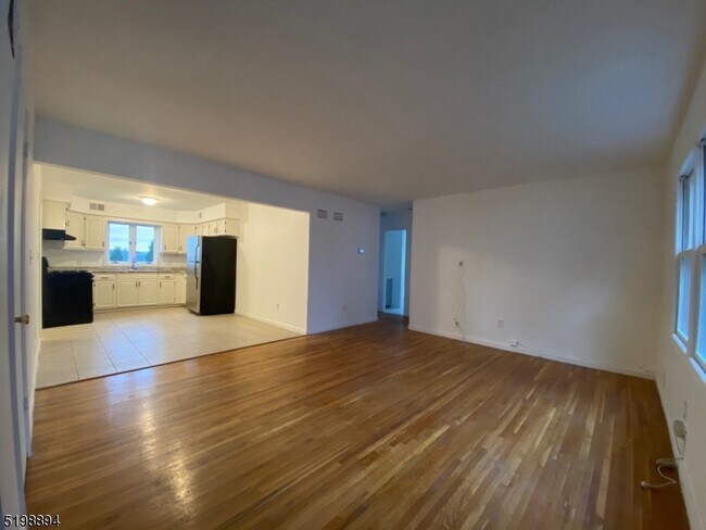 Building Photo - 62 Schley St