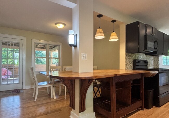 Foto del edificio - 1738 E 71st St