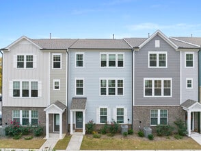 Building Photo - 3323 Lynn Rd