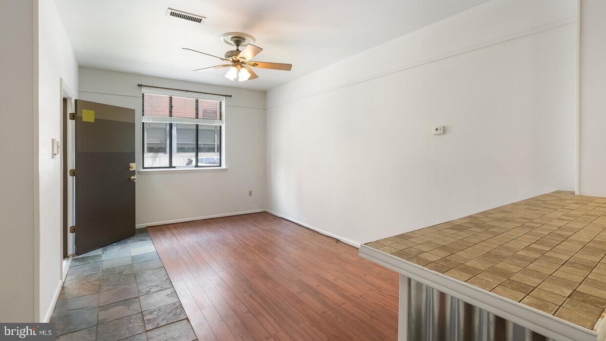 Foto principal - 2120 South St