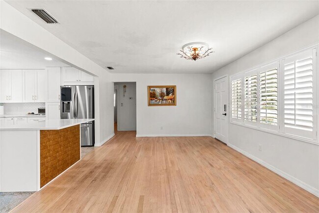 Building Photo - 4104 W Knights Ave