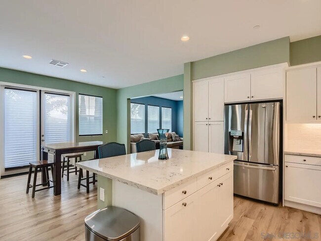Building Photo - 8710 Barbados Ln
