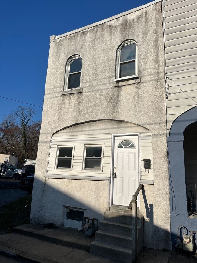 Building Photo - Beautiful 2 Bedroom, 1 Bath in Darby!