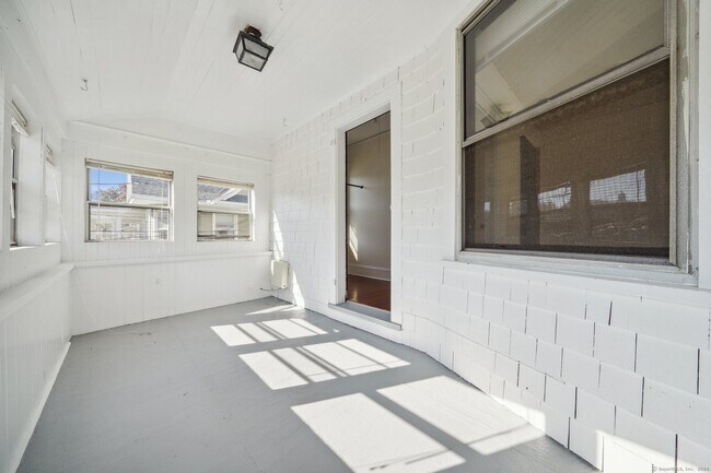 Building Photo - 60 Catherine St