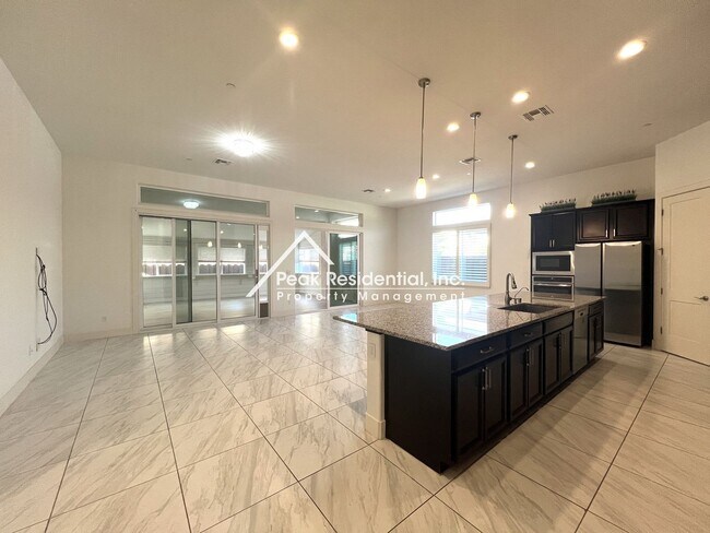 Building Photo - Updated Natomas 3bd/2.5ba Home with Spacio...