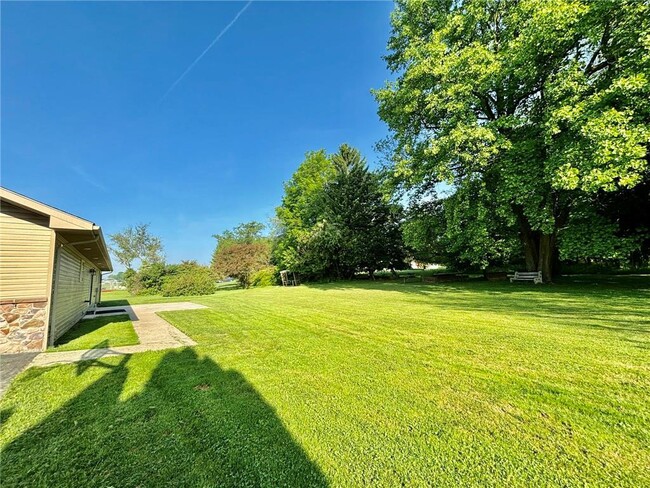 Building Photo - 2566 Community Dr
