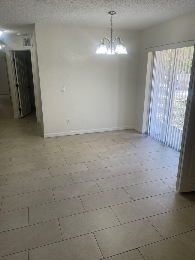 Building Photo - 4 Bedroom 2 Bath