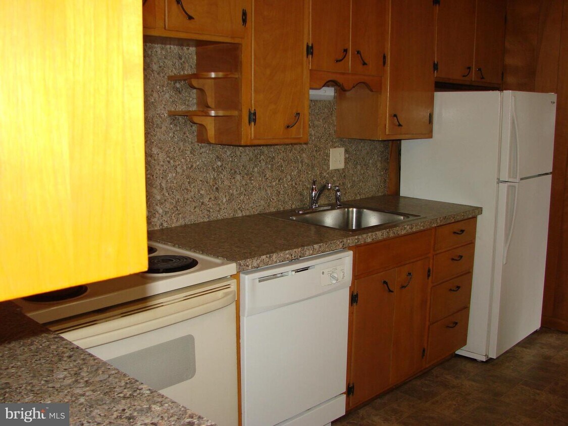 Primary Photo - 143 Addison Ave