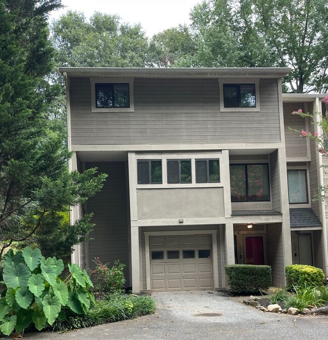 Building Photo - 1658 Ironwood Rd SE