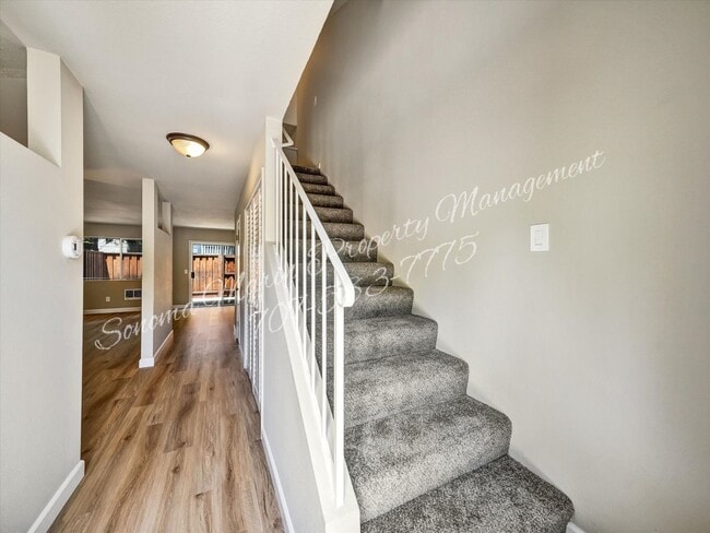 Building Photo - 576 Racquet Club Cir