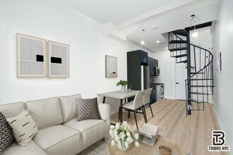Building Photo - 141 Meserole St