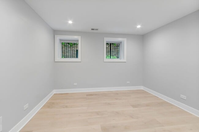 Foto del edificio - 935 W Winona St